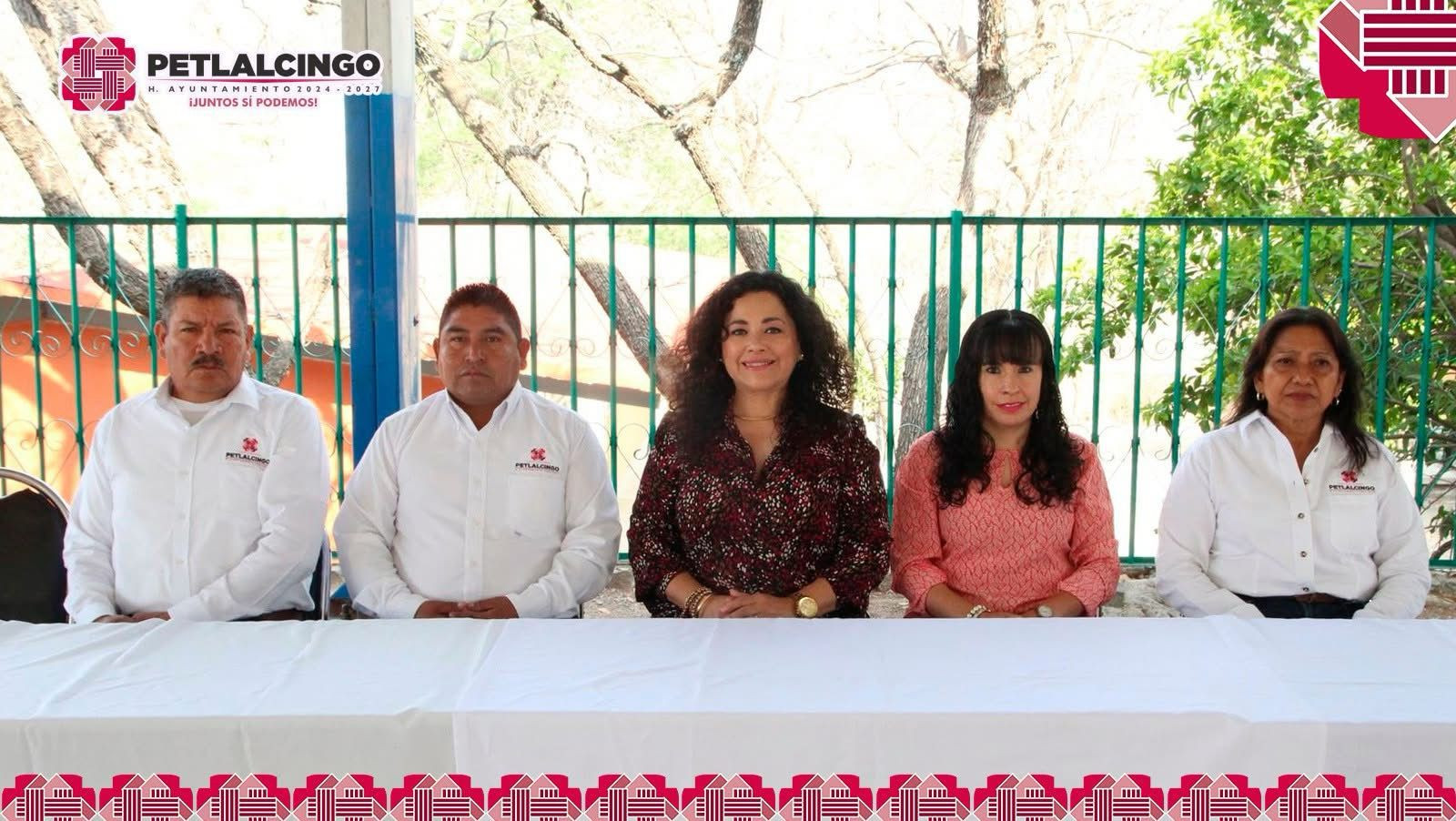 Acudimos a la invitación de la entrega del área de juegos de la Primaria “Justo Sierra.