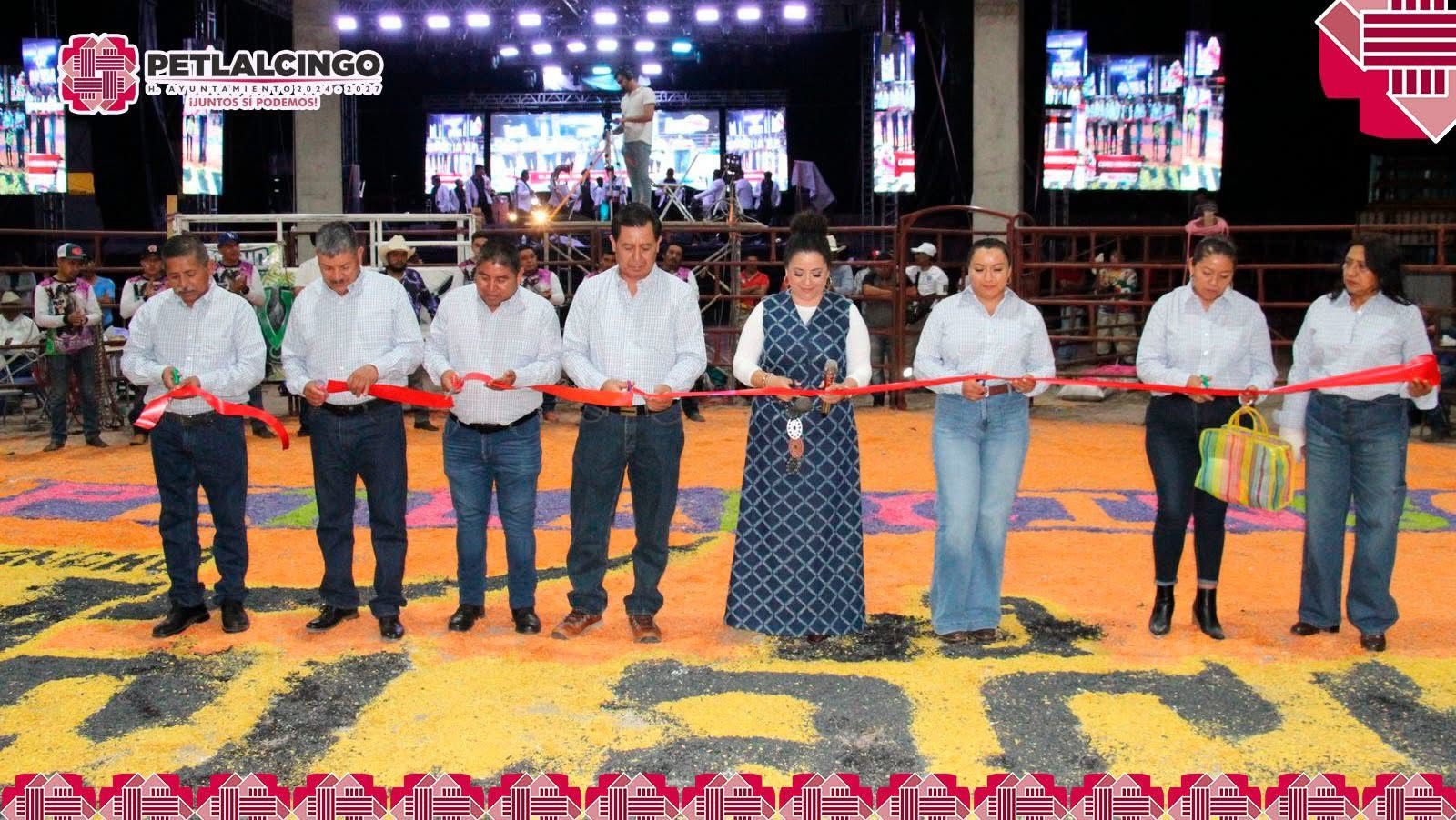 Primer día de Jaripeo en nuestra Feria Petlalcingo 2025.