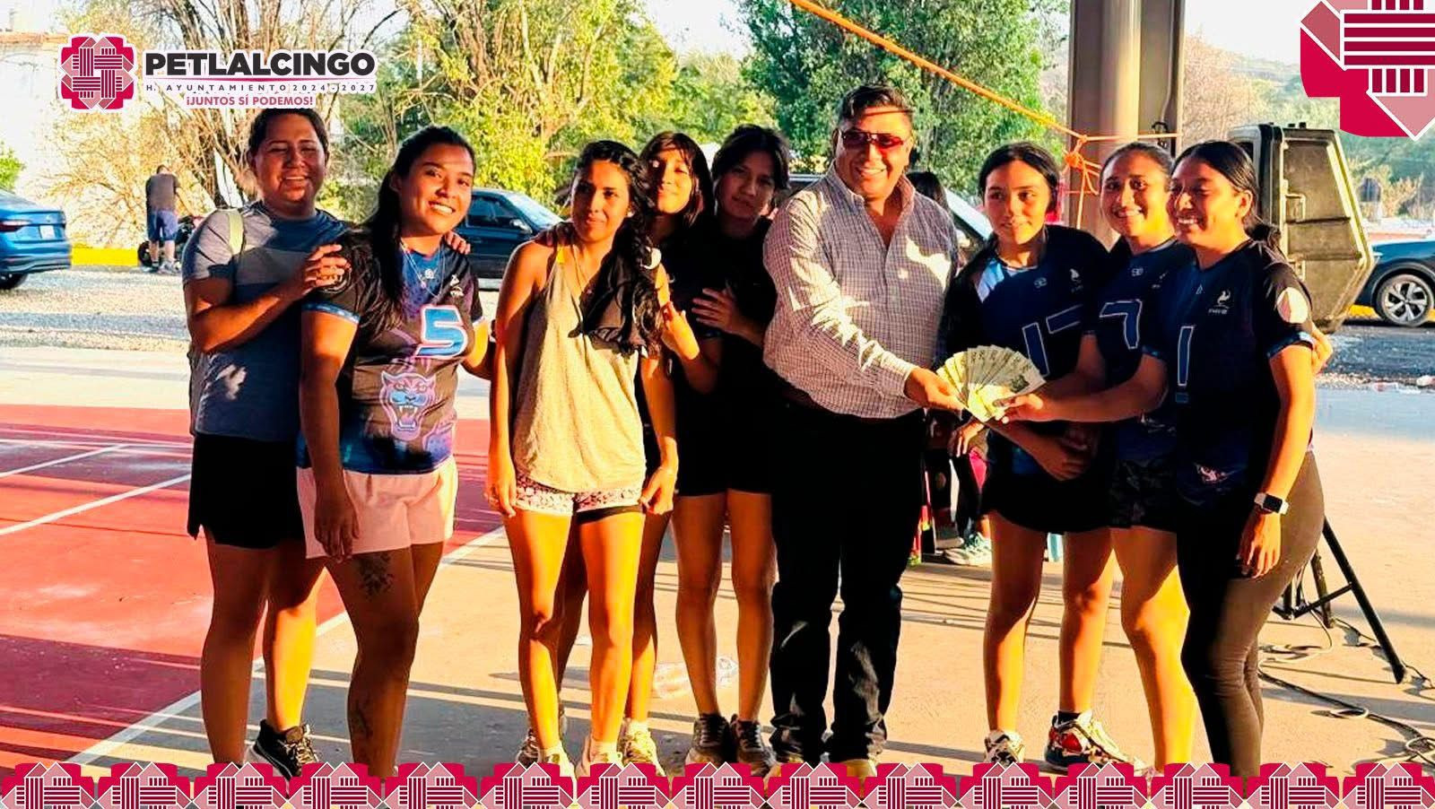 También tuvimos actividad en el deporte del volibol, presenciando bonitos encuentros en la rama femenil.